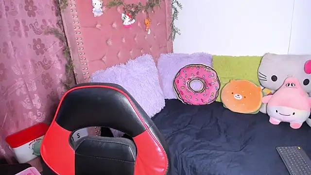 LillyCandy live cam on StripChat