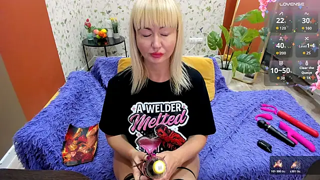FlirtyMary webcam