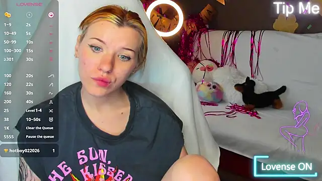 MeganNewCat webcam