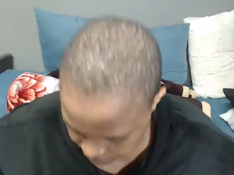 Bustydiva83 webcam