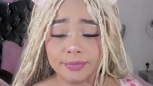 conny__curly webcam