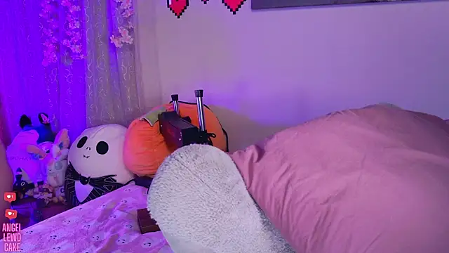Angel-Lewd-Cake webcam