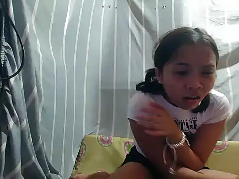 Yours_AsianPinayGirl18 webcam