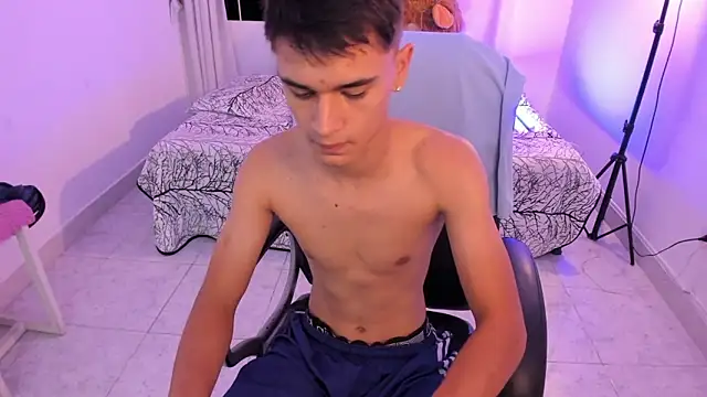 Aron_Boyy webcam