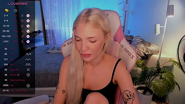 AnyaTaylor_ webcam
