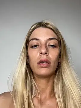 Bellalolahot webcam
