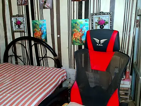 UnCut_Cock_Ts webcam