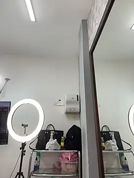MiaFarkash webcam