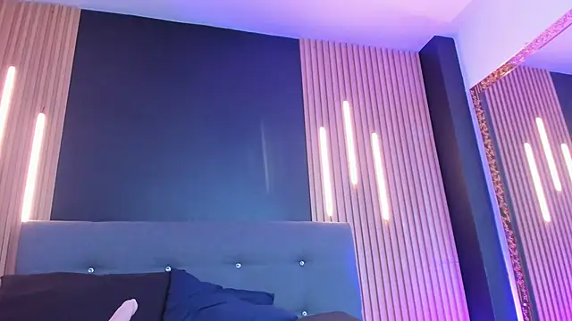 MihaCarther webcam