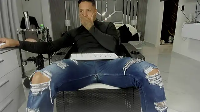 master_leather webcam