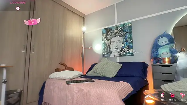 Lotie_Cox webcam