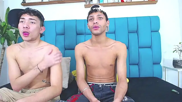STRANGER_BOYS webcam