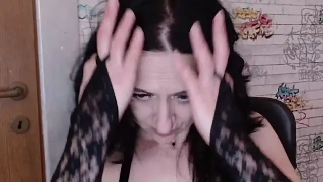 DebraMilf webcam