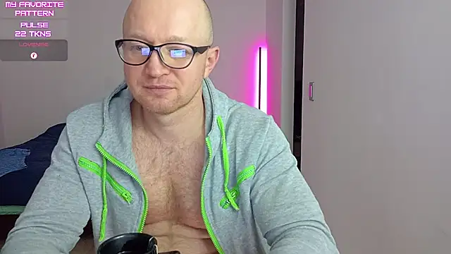 kevintyler69 live cam on StripChat