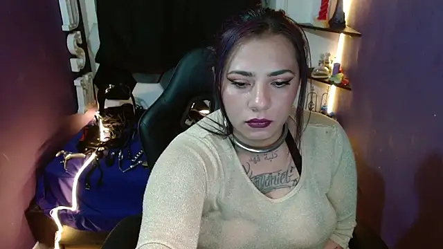alexa_slavehot777 (F young) - cloverleaf clamps and nipple pullers