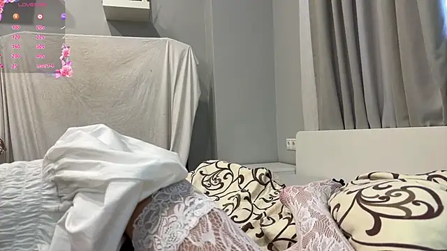 selena_favn webcam