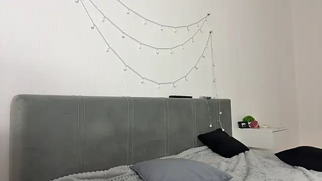 meowchaa (F teen) - remove top
