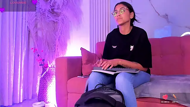 LunaRossie_ webcam