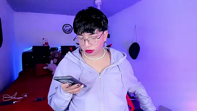 AnggelONfiree live cam on StripChat