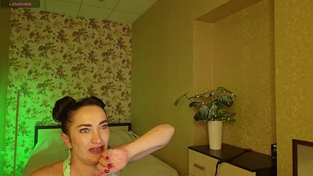 AnneHaddaway webcam