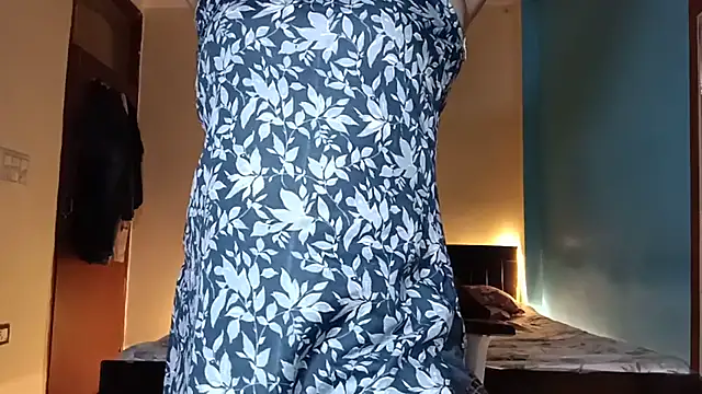 YourDesi_Laila_ webcam