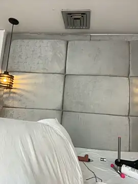 ivonneowen (F teen) - Torso ride with Domi on my clit