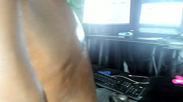 naughty_bigass webcam