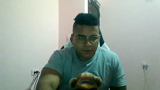 SaucyAffair0 webcam