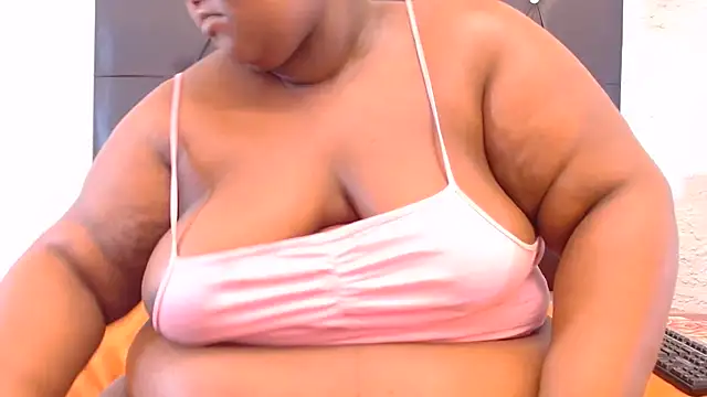 LadyBear2002 webcam