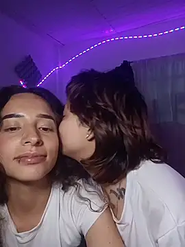 AlexxaAndRileyy webcam