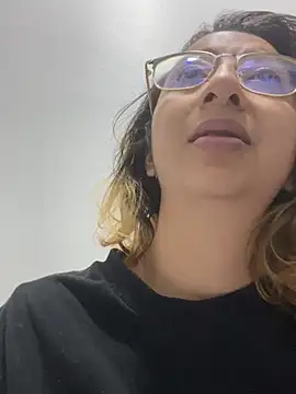 RavenEllieUniverse webcam