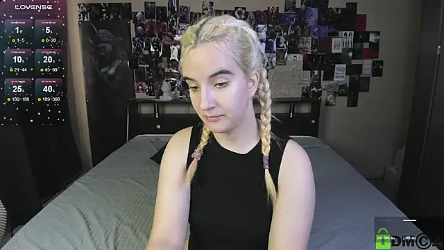 Naomi1Hinata webcam