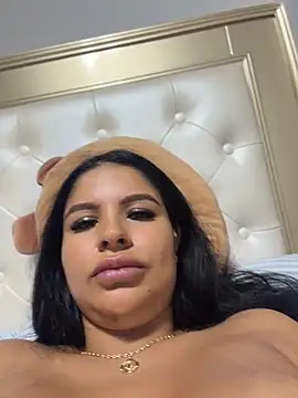 Elara_Luxe webcam