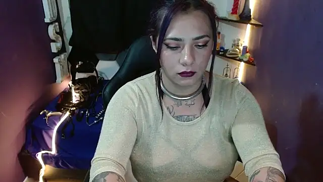 alexa_slavehot777 (F young) - cloverleaf clamps and nipple pullers