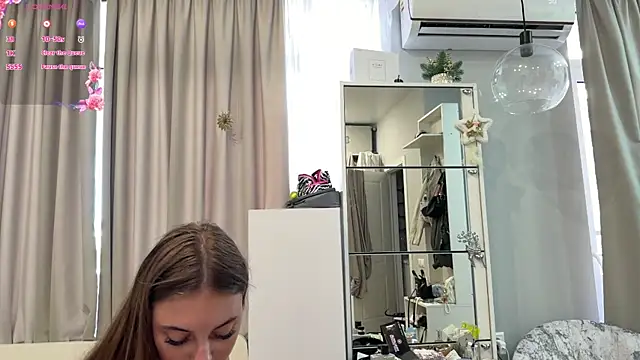selena_favn live cam on StripChat