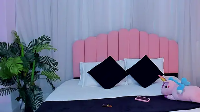 Sara_Donowan live cam on StripChat