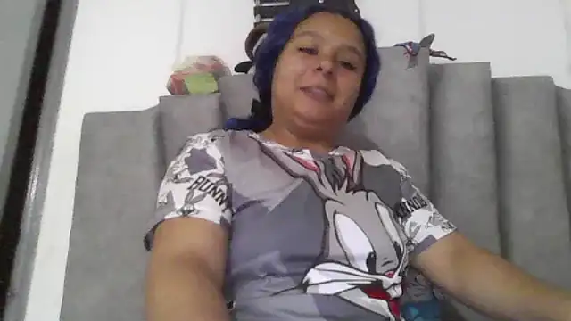 Charis_21 live cam on StripChat