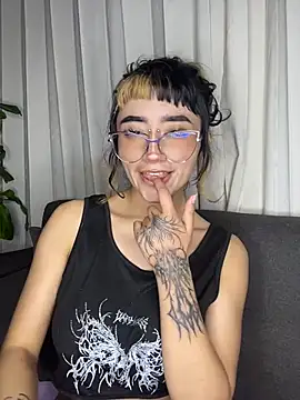 baby_akuma webcam