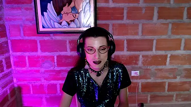 Moira-Hot webcam