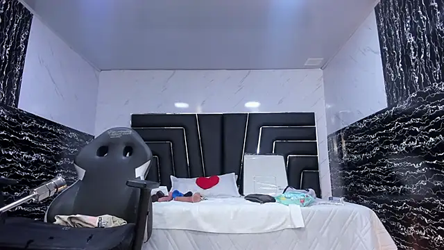 Ladyy_Scarlett webcam