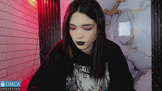 MaeveKuro webcam