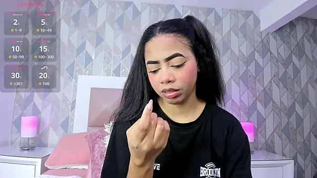 TyraKayne webcam