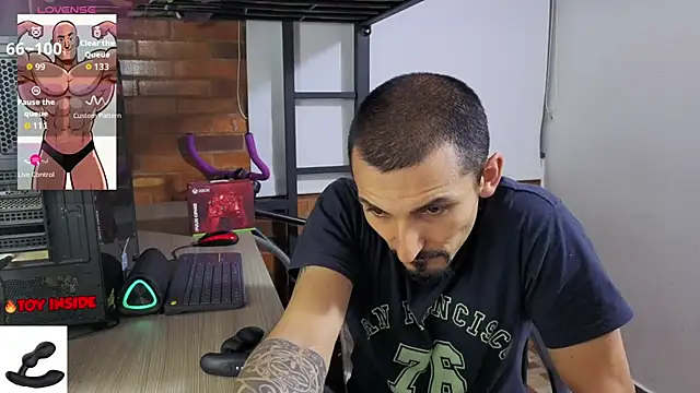 Marck_Muscle webcam