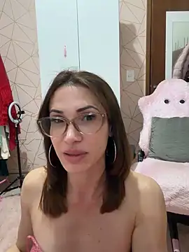 Irresistible24 webcam
