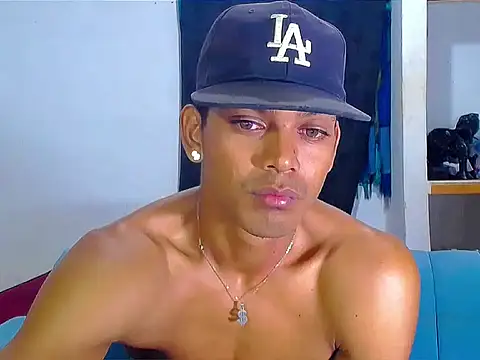 themyke101 - TheMyke101's free webcam - UK Sex Cams