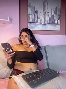 GabyLopez_Pink webcam