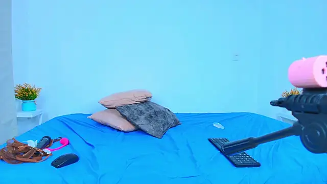 xxDesiredxx live cam on StripChat