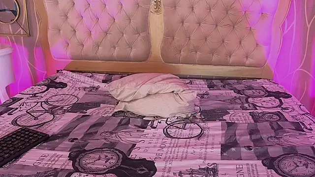 Shanelle__ webcam