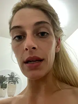 Bellalolahot webcam