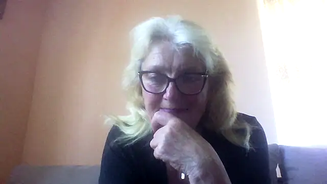 AmyLove353 webcam